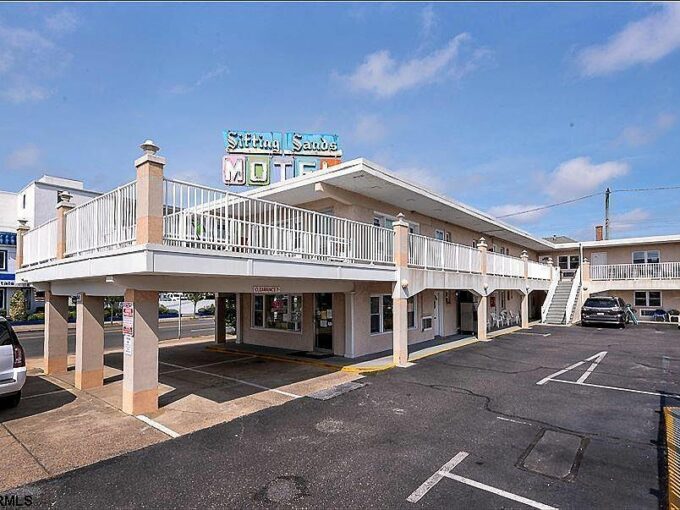 Shore Homes & Living Featuring This 1 Bed Property In Ocean City