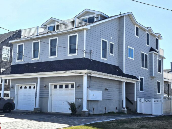 Shore Homes & Living Featuring This 5 Bed Property In Sea Isle City