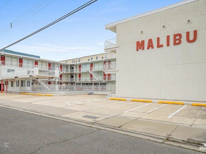 Shore Homes & Living Featuring This 1 Bed Property In North Wildwood